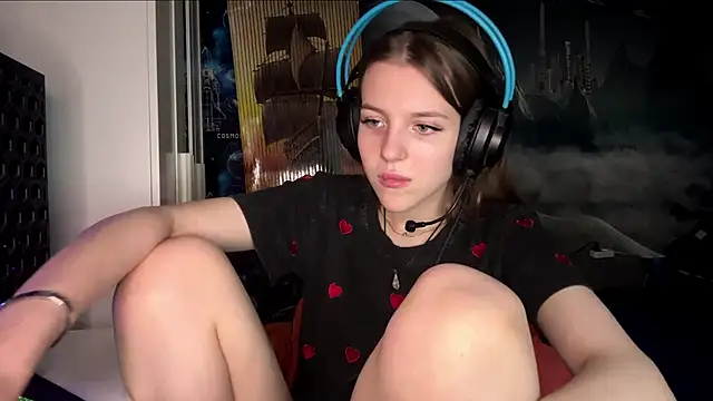 Snapshot of Elira_Breeze chatting on November 5, 12:38 pm Elira Breeze online show from November 5, 12:38 pm