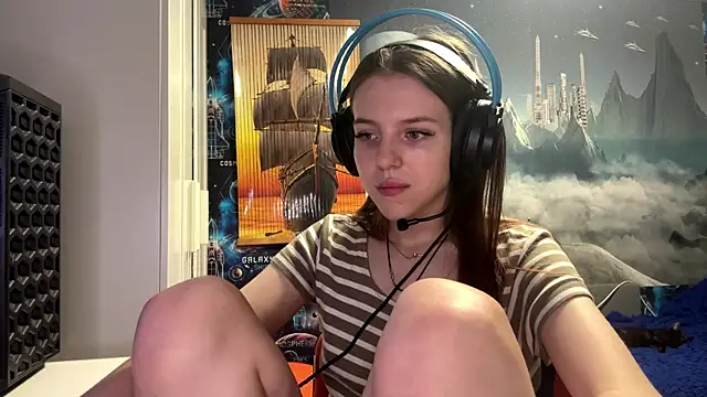 Snapshot of Elira_Breeze chatting on November 7, 1:55 pm Elira Breeze online show from November 7, 1:55 pm