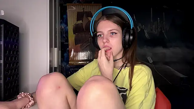 Snapshot of Elira_Breeze chatting on November 9, 1:09 pm Elira Breeze online show from November 9, 1:09 pm