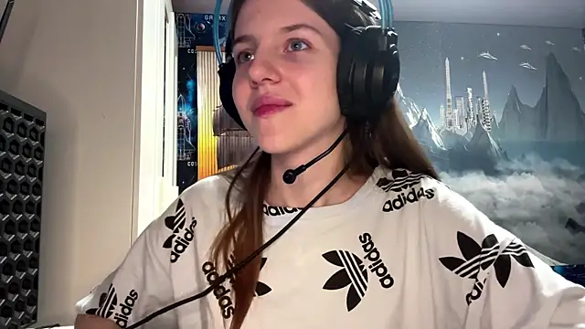 Elira Breeze online show from April 18, 3:27 pm