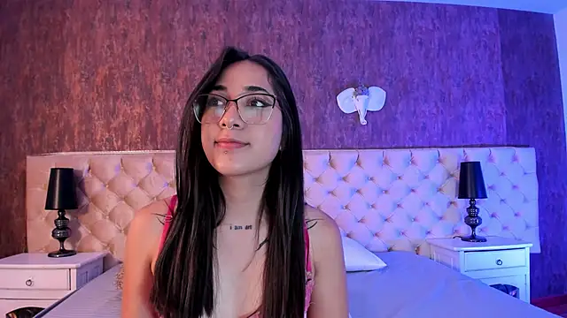 LiaaTurner online show from October 4, 9:02 pm