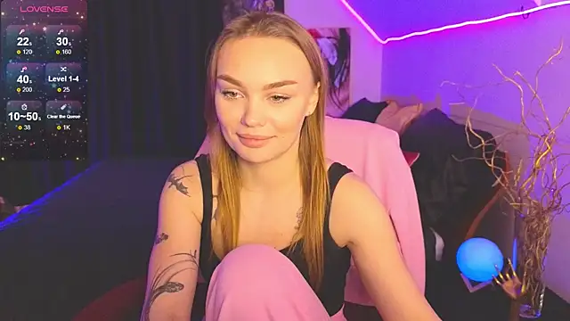 Snapshot of KitsyMoore chatting on October 4, 4:49 pm KitsyMoore online show from October 4, 4:49 pm