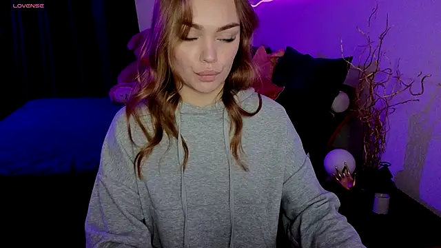 Snapshot of KitsyMoore chatting on November 18, 2:43 pm KitsyMoore online show from November 18, 2:43 pm