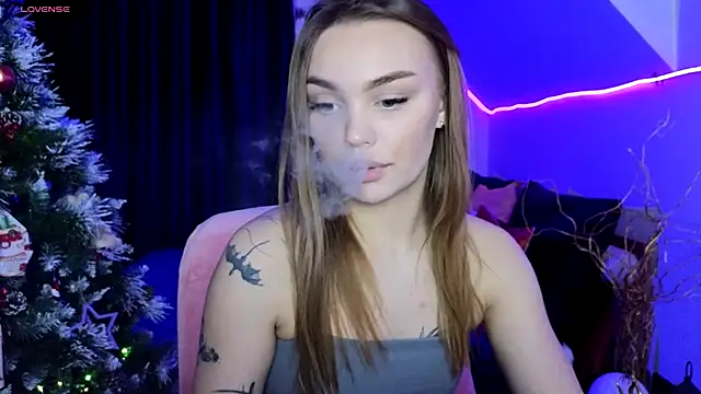 Snapshot of KitsyMoore chatting on December 16, 1:05 pm KitsyMoore online show from December 16, 1:05 pm