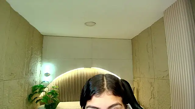 dany r  online show from March 18, 1:14 pm