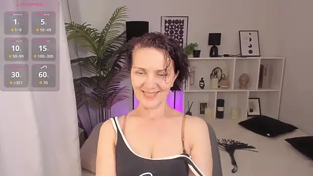Snapshot of Irene_Marlow chatting on June 5, 7:47 am Irene Marlow online show from June 5, 7:47 am