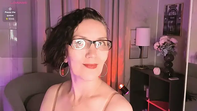 Snapshot of Irene_Marlow chatting on June 8, 1:44 pm Irene Marlow online show from June 8, 1:44 pm