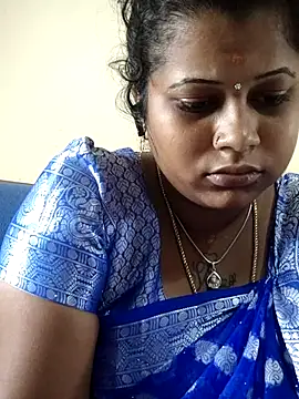 sweetqueen143 online show from October 15, 5:07 am