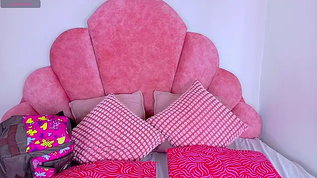 MyApril   online show from January 9, 11:46 am