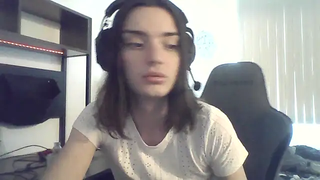 Snapshot of Luna_Samosienko chatting on October 1, 12:44 pm Luna Samosienko online show from October 1, 12:44 pm