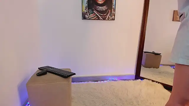 Snapshot of Aliccecullen chatting on October 9, 12:47 pm Aliccecullen online show from October 9, 12:47 pm