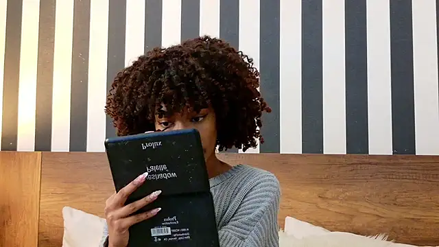 Snapshot of Stellaciel_ chatting on October 24, 10:28 pm Stellaciel online show from October 24, 10:28 pm