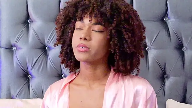 Snapshot of Stellaciel_ chatting on November 5, 10:43 pm Stellaciel online show from November 5, 10:43 pm