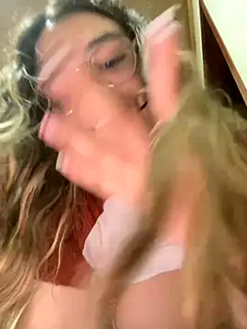 Snapshot of Aphrill chatting on September 22, 12:23 am Aphrill online show from September 22, 12:23 am