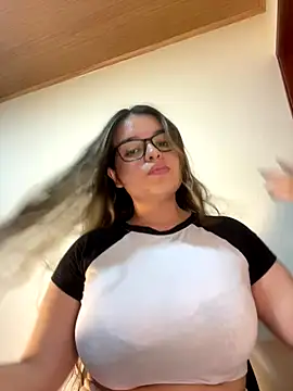 Snapshot of Aphrill chatting on November 2, 10:01 pm Aphrill online show from November 2, 10:01 pm