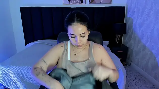 Snapshot of camiladuke7 chatting on October 9, 7:34 pm camiladuke7 online show from October 9, 7:34 pm