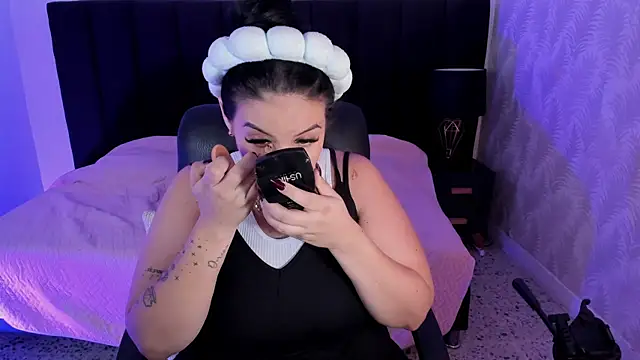 Snapshot of camiladuke7 chatting on November 19, 7:36 pm camiladuke7 online show from November 19, 7:36 pm