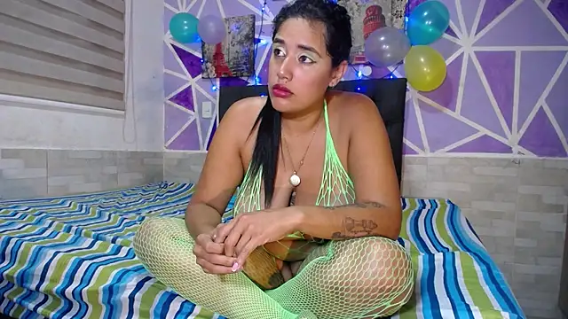Snapshot of Brittany_and_wizkhal chatting on September 27, 5:12 am Brittany and wizkhal online show from September 27, 5:12 am