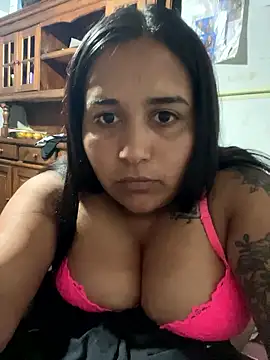 Snapshot of Ayee23-3 chatting on January 6, 3:32 am Ayee23-3 online show from January 6, 3:32 am