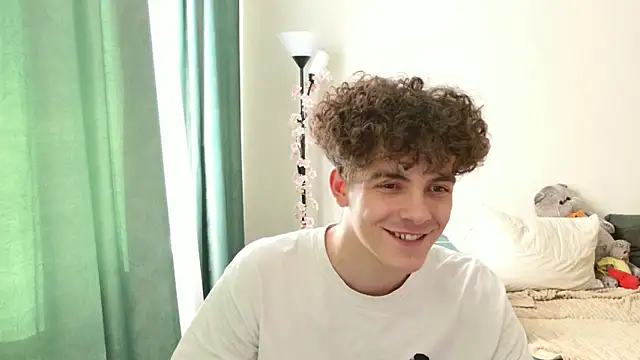 Snapshot of dreamgonetan chatting on September 22, 1:13 pm dreamgonetan online show from September 22, 1:13 pm