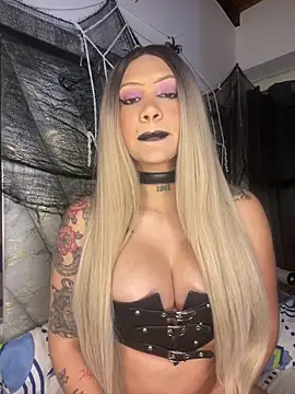 Snapshot of liahouses chatting on October 22, 10:53 pm liahouses online show from October 22, 10:53 pm