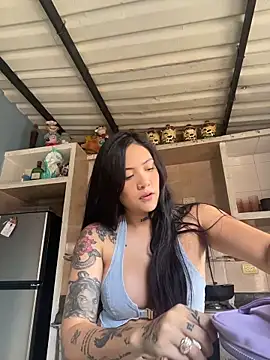 Snapshot of liahouses chatting on November 2, 2:52 pm liahouses online show from November 2, 2:52 pm