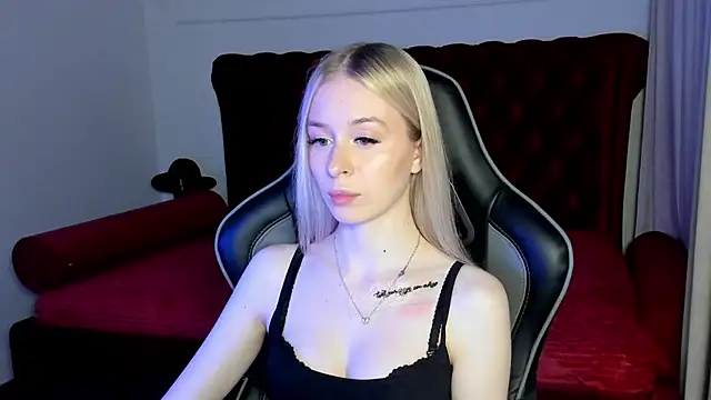 Snapshot of MiaGraces chatting on November 28, 5:21 am MiaGraces online show from November 28, 5:21 am