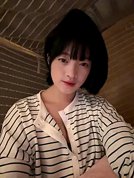 Snapshot of Tramy_xx chatting on October 13, 3:39 am Tramy xx online show from October 13, 3:39 am