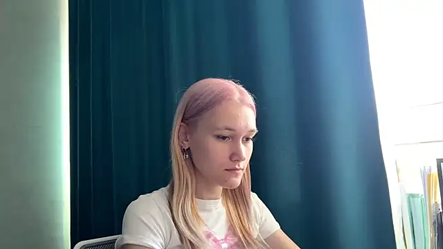 TwinedPeril online show from October 4, 7:28 am