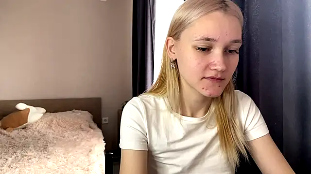 TwinedPeril online show from October 15, 7:08 am