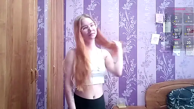 Snapshot of Lutangogansit chatting on February 24, 4:32 am Lutangogansit online show from February 24, 4:32 am