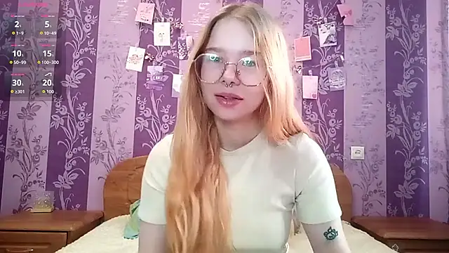 Snapshot of Lutangogansit chatting on February 28, 4:24 am Lutangogansit online show from February 28, 4:24 am