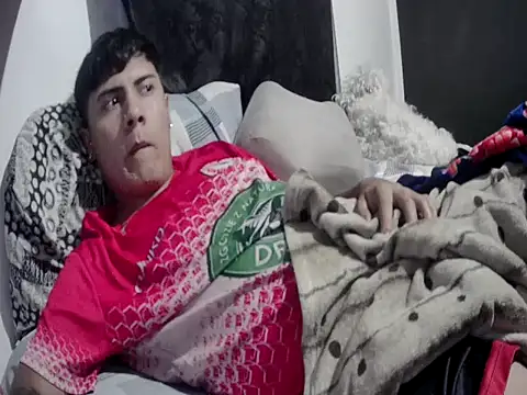 Snapshot of Miguel19971 chatting on December 1, 5:45 am Miguel19971 online show from December 1, 5:45 am