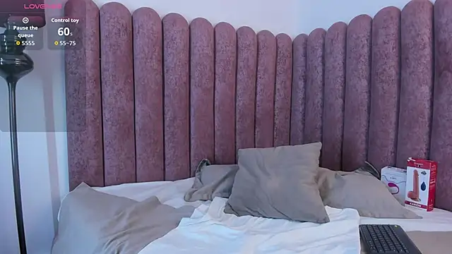 Snapshot of VanessaParis__ chatting on October 7, 8:39 pm VanessaParis online show from October 7, 8:39 pm