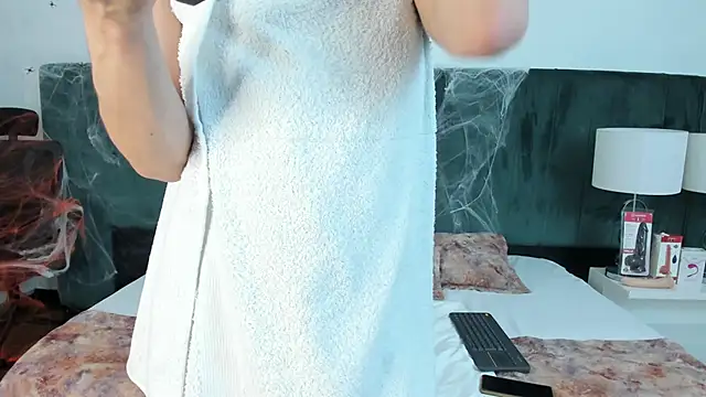 Snapshot of VanessaParis__ chatting on October 16, 8:43 pm VanessaParis online show from October 16, 8:43 pm