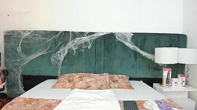 Snapshot of VanessaParis__ chatting on October 19, 9:26 pm VanessaParis online show from October 19, 9:26 pm