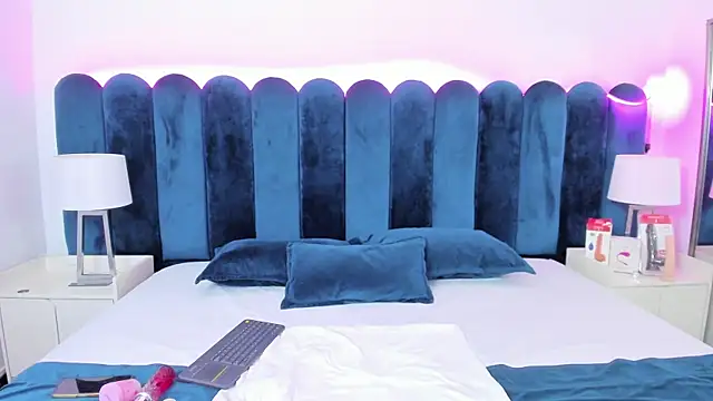 Snapshot of VanessaParis__ chatting on November 5, 9:26 pm VanessaParis online show from November 5, 9:26 pm