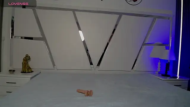 oblivionlove online show from October 14, 8:20 pm