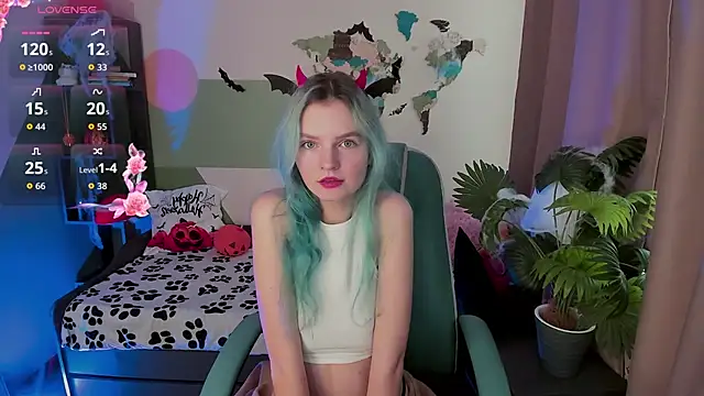 Snapshot of Lika_Sky chatting on October 31, 11:11 am Lika Sky online show from October 31, 11:11 am