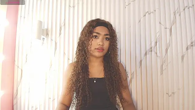 Snapshot of Missdionne_curly chatting on September 25, 11:47 am Missdionne curly online show from September 25, 11:47 am