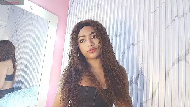 Snapshot of Missdionne_curly chatting on September 26, 11:25 am Missdionne curly online show from September 26, 11:25 am