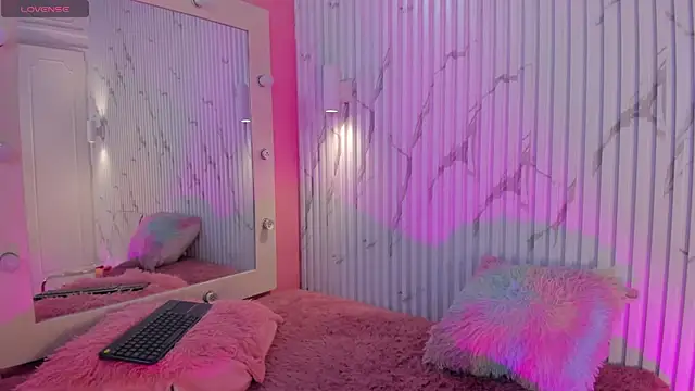 Snapshot of Missdionne_curly chatting on October 28, 11:25 am Missdionne curly online show from October 28, 11:25 am