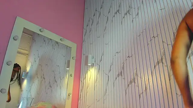 Snapshot of Missdionne_curly chatting on November 27, 11:01 am Missdionne curly online show from November 27, 11:01 am