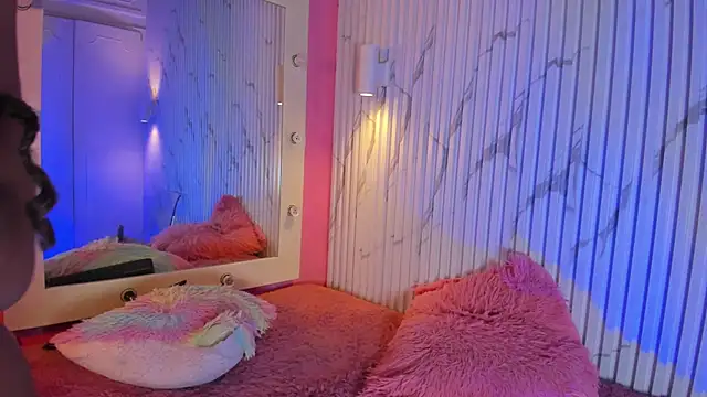 Snapshot of Missdionne_curly chatting on November 29, 10:51 am Missdionne curly online show from November 29, 10:51 am