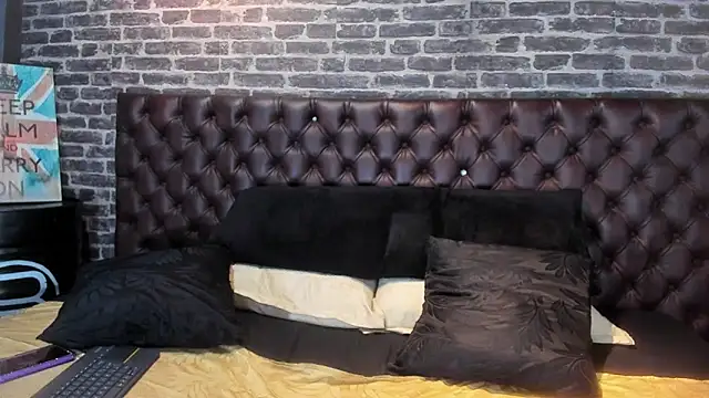 Meli28  online show from September 25, 2:10 pm