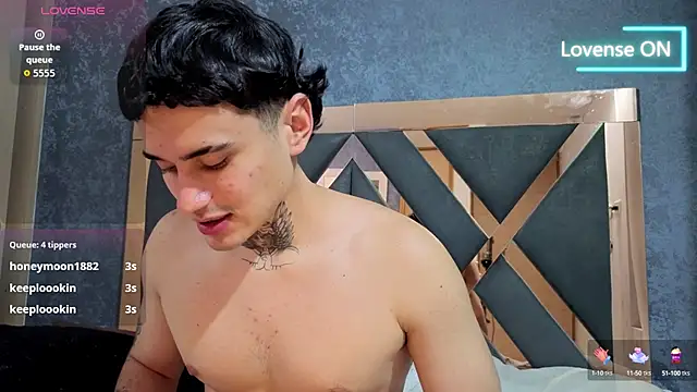 Snapshot of owen_desmond chatting on October 13, 2:22 am owen desmond online show from October 13, 2:22 am