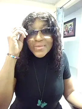 Snapshot of SONDRADAYAN chatting on October 3, 1:13 am SONDRADAYAN online show from October 3, 1:13 am