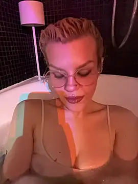 Snapshot of tacodeluxxxe chatting on November 5, 4:18 pm tacodeluxxxe online show from November 5, 4:18 pm