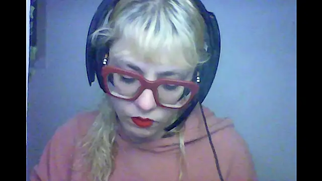 BlondieTami online show from October 9, 11:47 pm