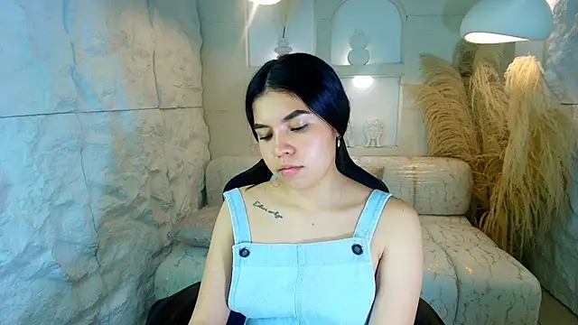 Snapshot of ambarina_r chatting on November 18, 3:23 am ambarina r online show from November 18, 3:23 am